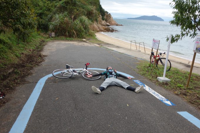 佐島のUターンブルーライン
