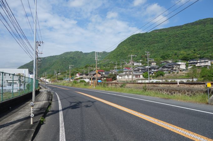 さざなみ海道 尾道付近 道路と線路