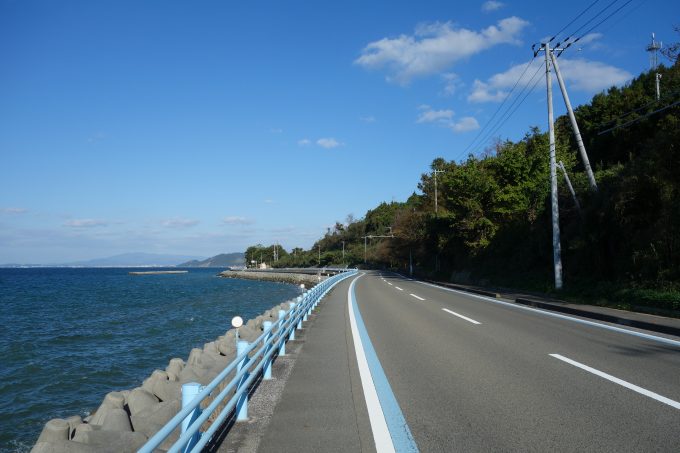 せとかぜ海道の海沿いのサイクリングロード