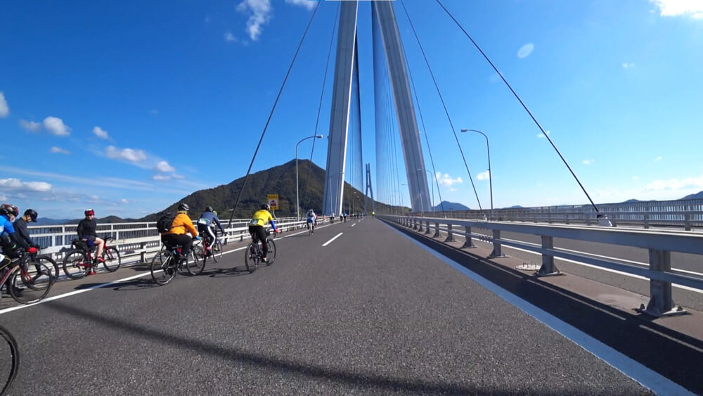 サイクリングしまなみ　高速道路からの多々羅大橋