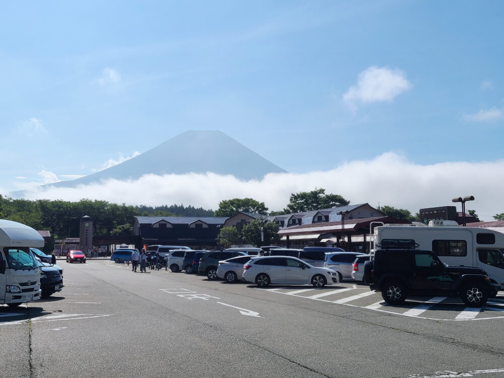 道の駅朝霧高原から見える富士山