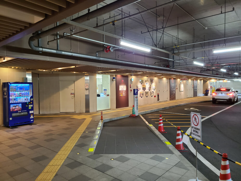 福山駅地下駐車場