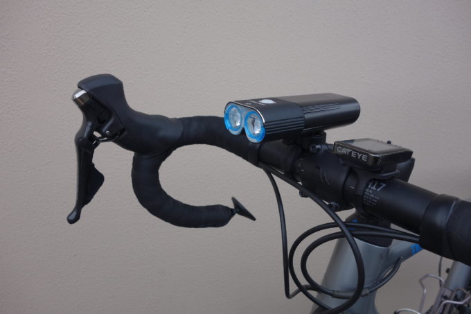 ロードバイク用自転車ライト　ガシロンV9D1800の装着イメージ