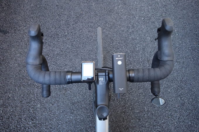 ロードバイク用自転車ライト　ガシロンV9C400の上からの装着イメージ