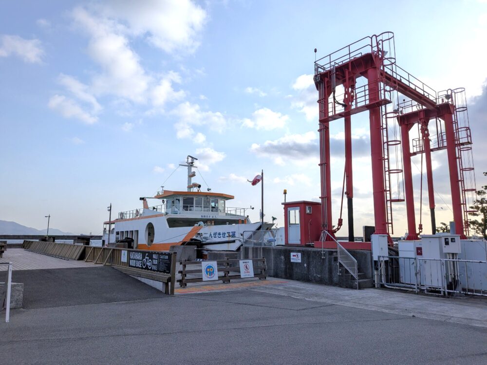 今治港のフェリー