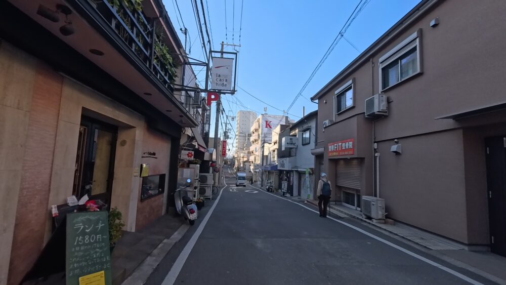 阪急曽根駅から伊丹空港千里川堤防に向かう途中の商店街