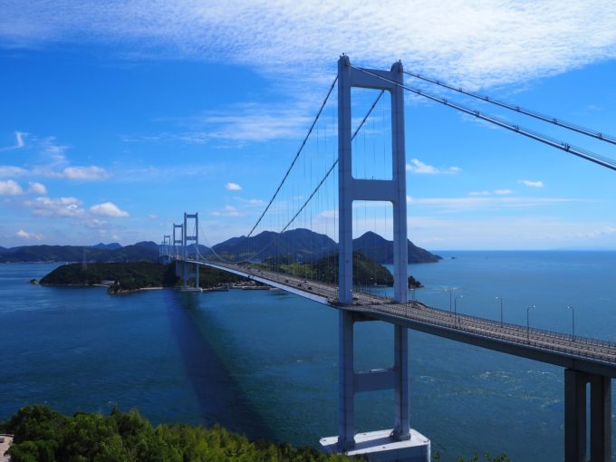 糸山公園展望台から見る来島海峡大橋