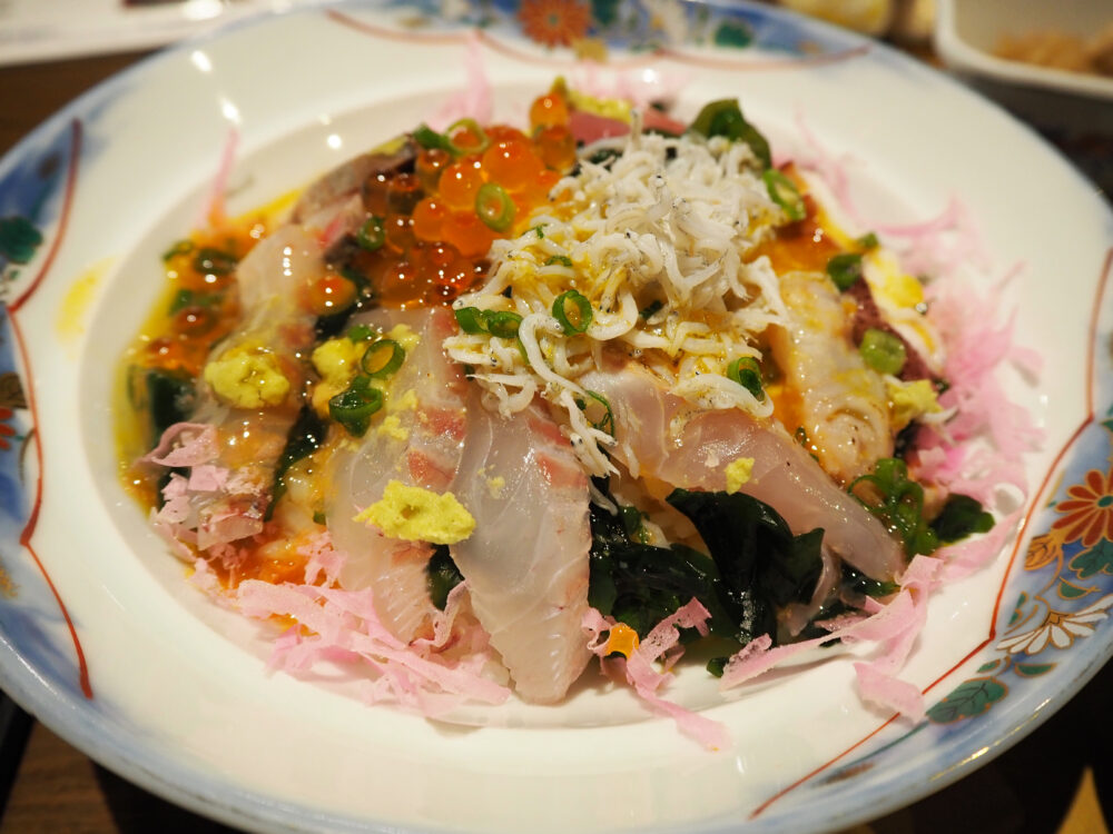 佐田岬半島三崎港の海鮮レストラン　まりーな亭の海鮮丼