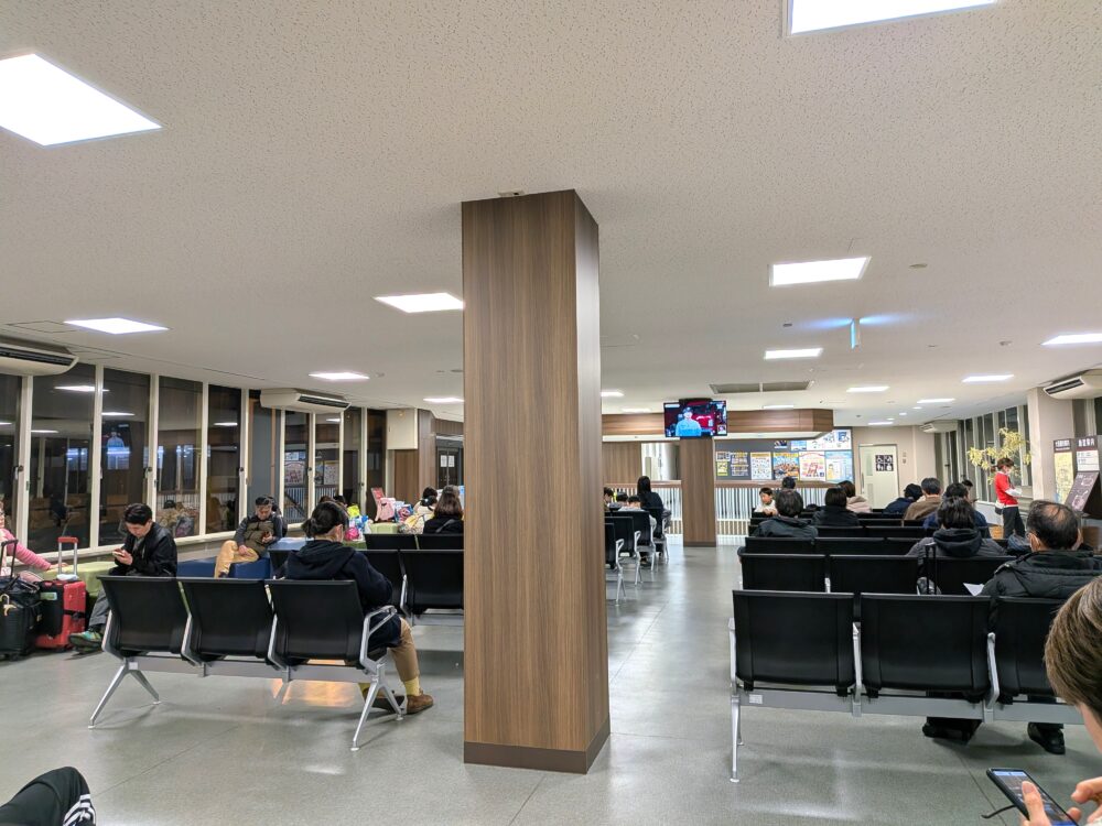 大阪南港フェリーターミナル待合室