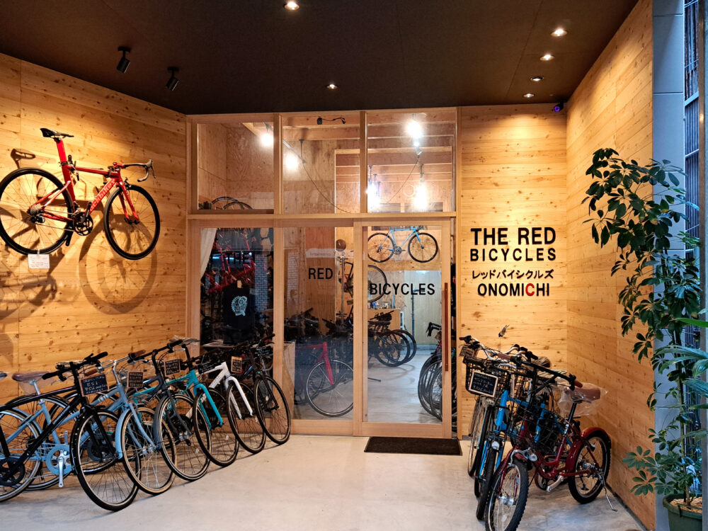 THE RED BICYCLES ONOMICHI（ザレッドバイシクルズ尾道）店舗入口