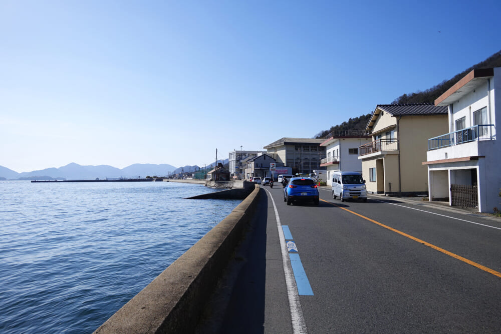 さざなみ海道の須波の道路