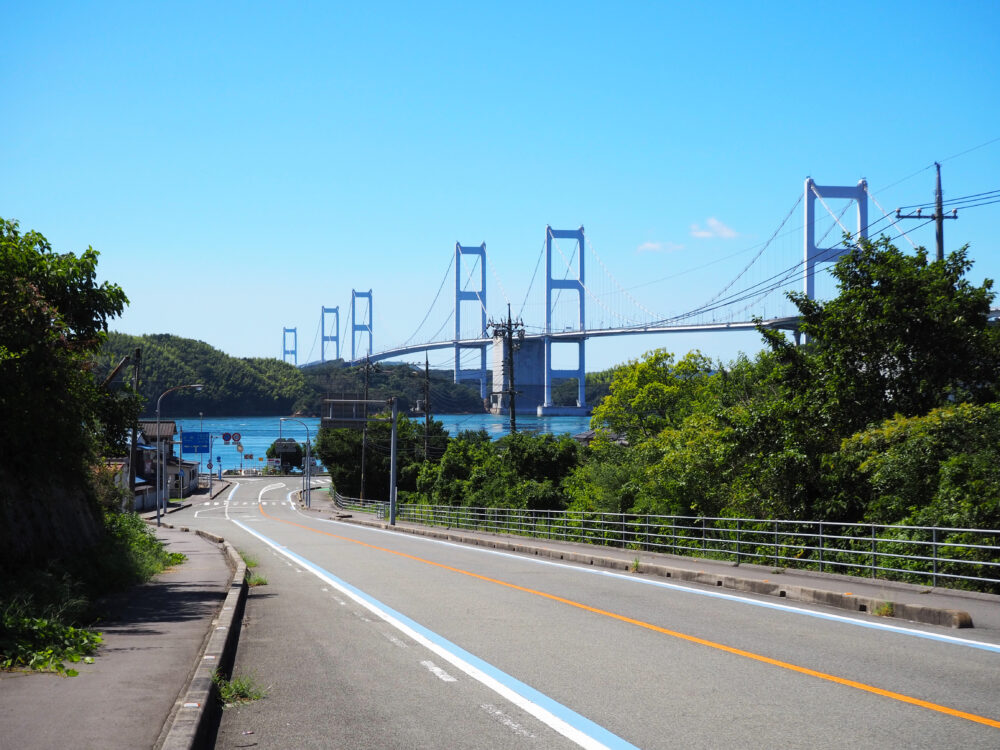 しまなみ海道　大島から見る来島海峡大橋