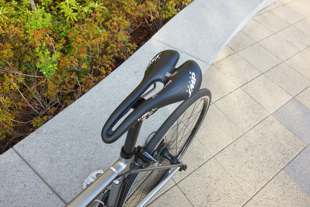 SELLE-SMPサドル　HELLのアップ