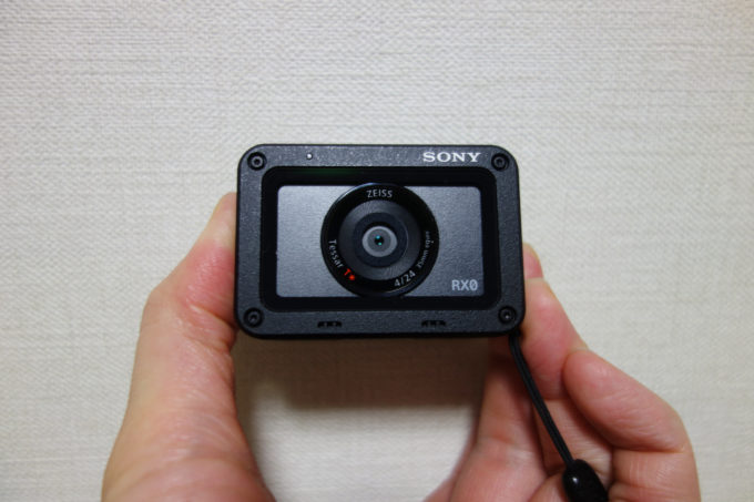 ソニーのデジタルカメラRX-0　正面