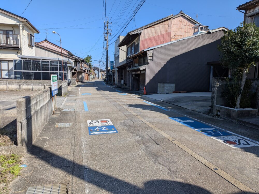富山湾岸サイクリングロードのペイント