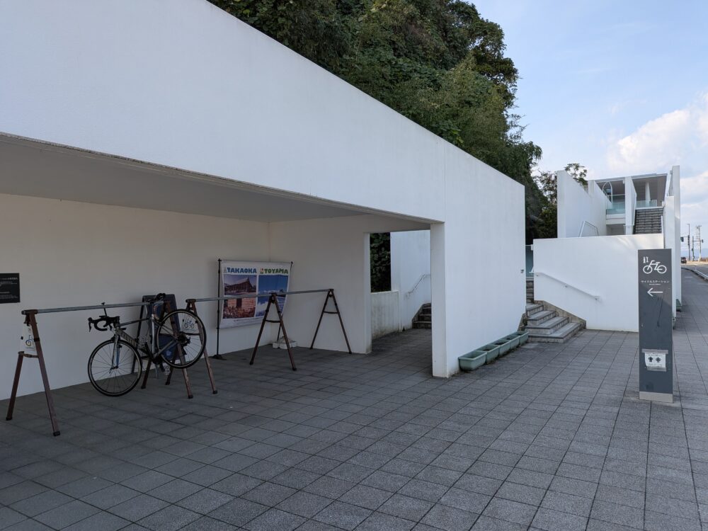 道の駅雨晴のサイクルラック