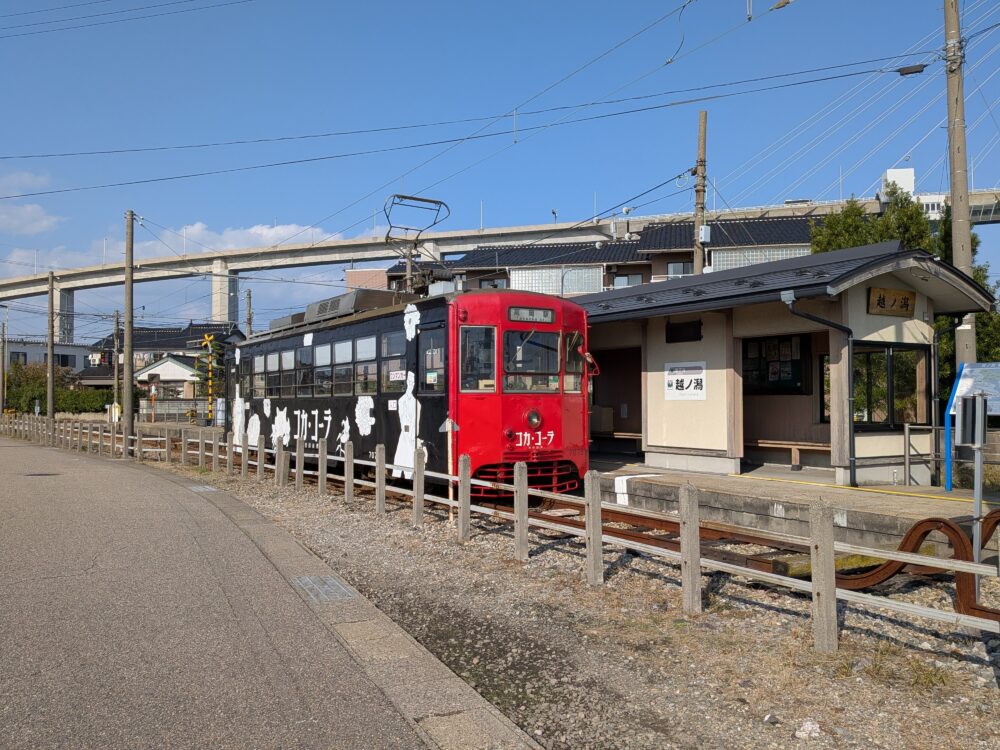 万葉線越ノ潟駅